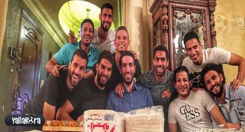 بالصور.. تريكة ومعوض وجدو وعبدالفضيل في "عزومة" مع لاعبي الأهلي 